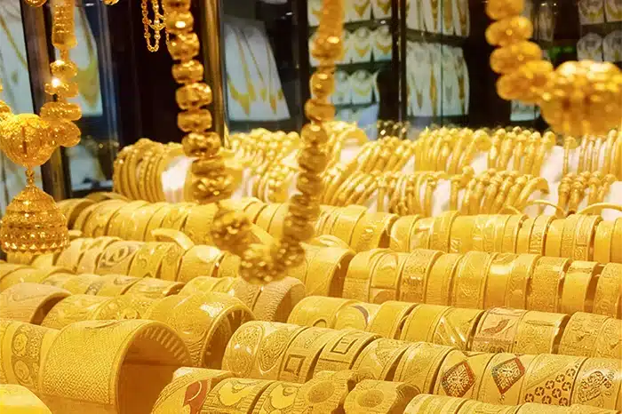 Traditional visit to the neighborhood, traveling with the markets